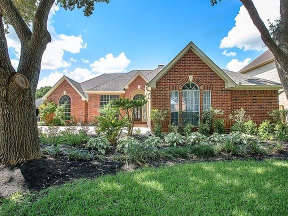 Fresh landscaping in the front and back yard for this well cared for home.