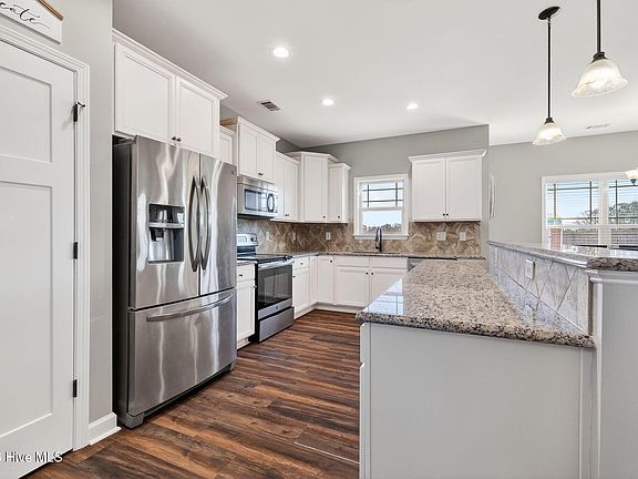 3rd image of 423 Planters Ridge Drive