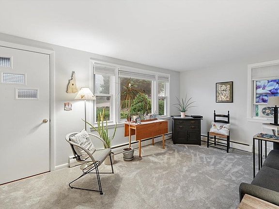 3rd image of 33 Stanford Road