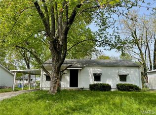 1335 Cabrillo Dr, Saint Louis, MO 63138