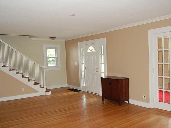 Front Entry/Stairway