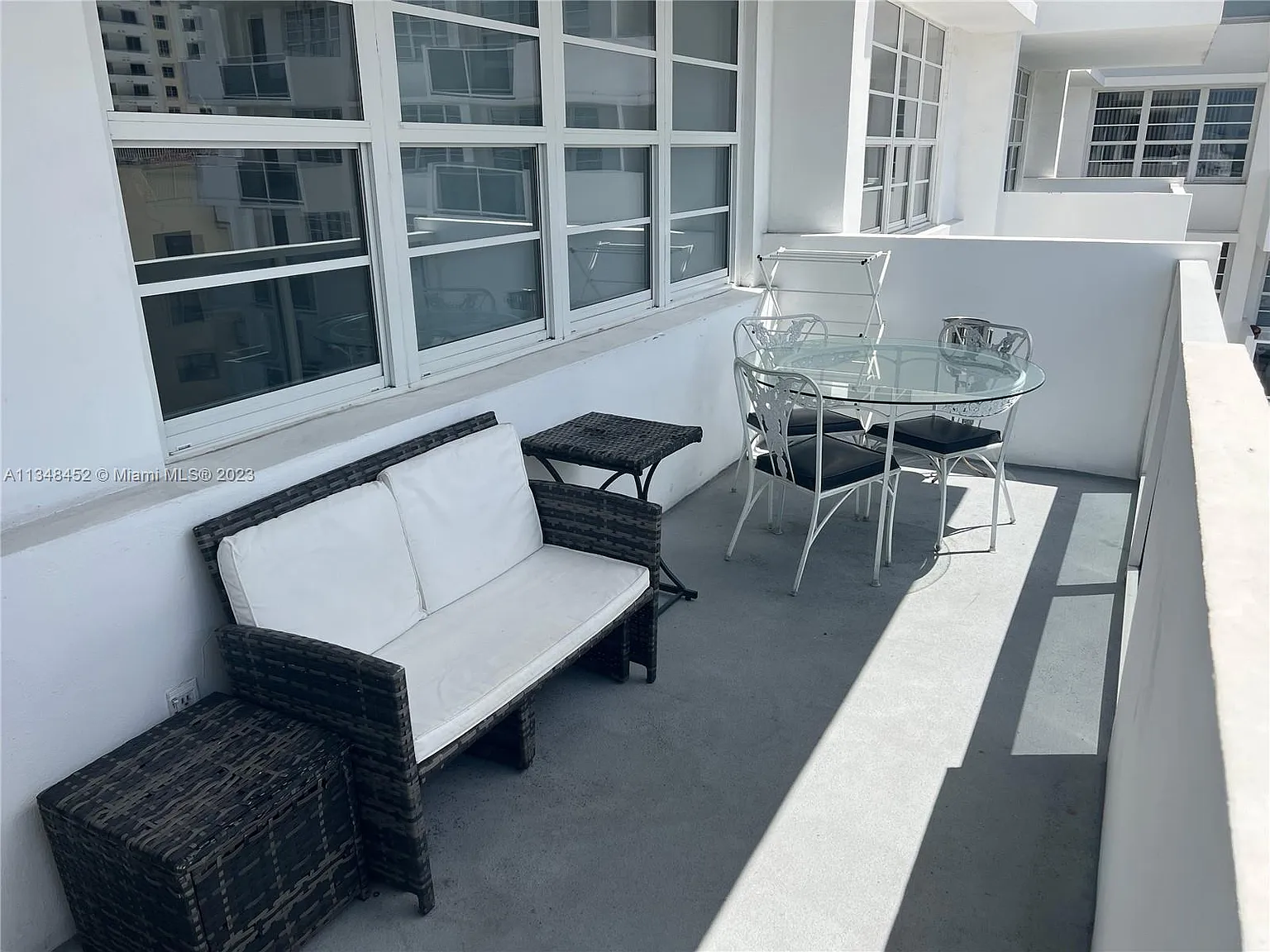 The Decoplage Condo — Photo 3
