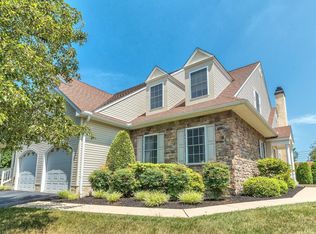 45 Waynebrook Dr, Honey Brook, PA 19344
