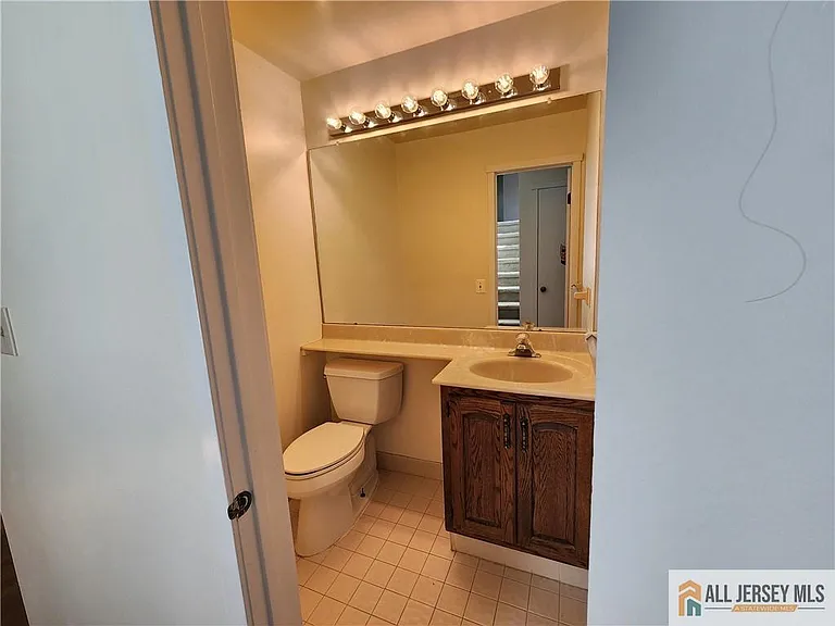 254 Sayre Dr — Photo 24