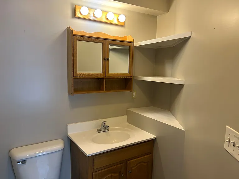 222 Chestnut St — Photo 8