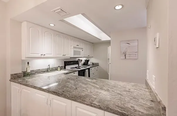 2 bed, 864 sqft, $10,500 — Photo 3