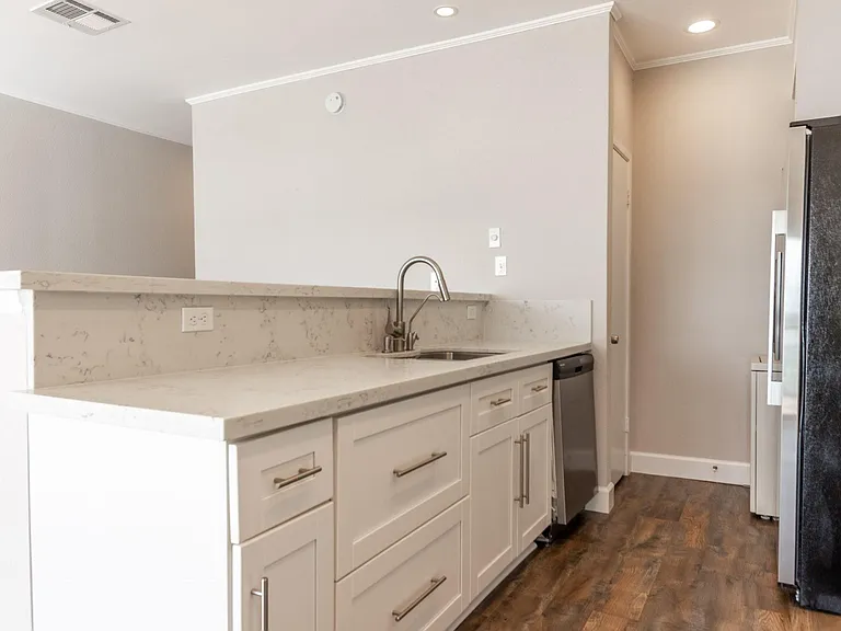 401 Lakeside Ln #111 — Photo 13