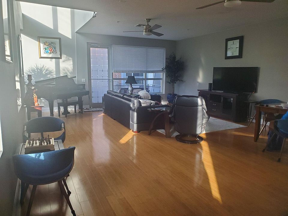 1st image of 325 5th Ave S