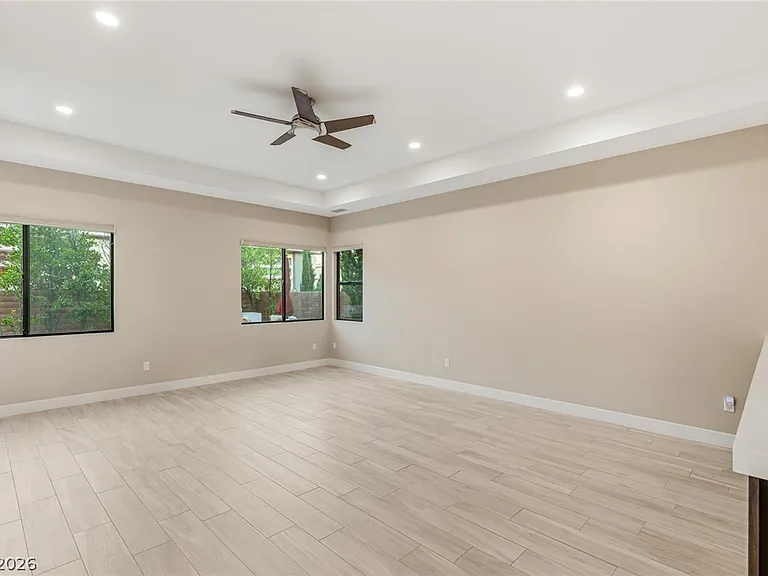 64 Grey Feather Dr — Photo 16