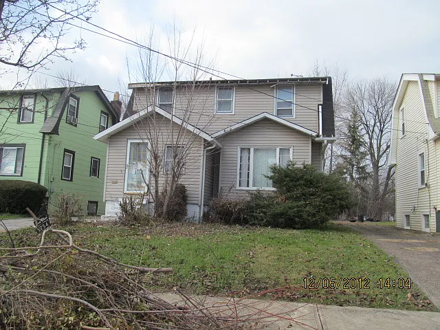 5754 Longwood Ave photo 1