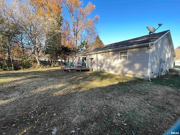 2nd image of 1300 Laura Ln