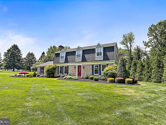 2nd image of 35 Glenbrook Dr