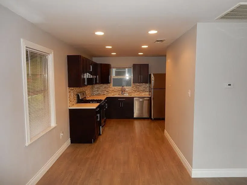 2 bed, 1000 sqft, $2,950 — Photo 4