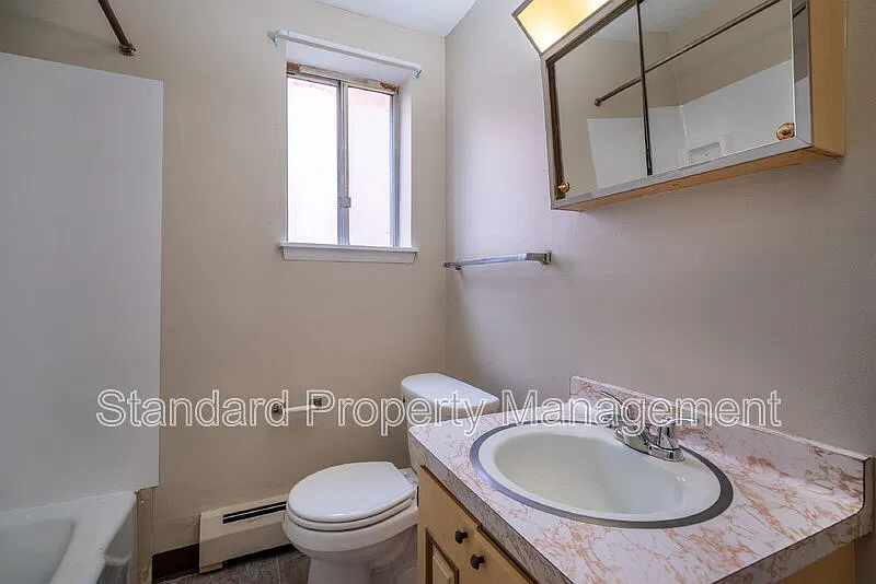 2 bed, 1.0 bath, $1,095 — Photo 2