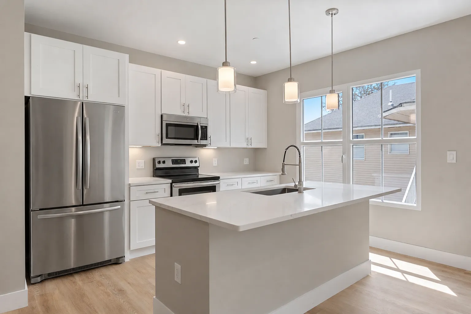 2 bed, 756 sqft, $3,580 — Photo 2