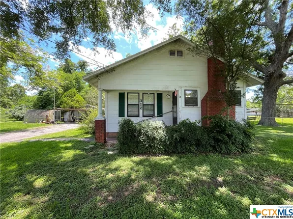 312 E Belle Ave, Wharton, TX 77488