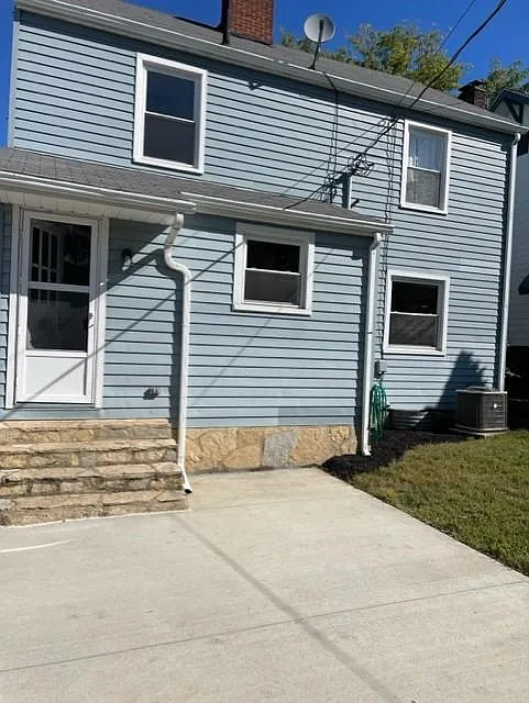3 bed, 1.5 bath, 1549 sqft, $2,600 — Photo 3