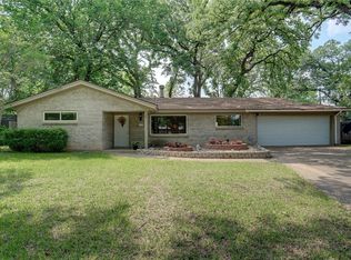 104 Post Oak Cir, Hurst, TX 76053