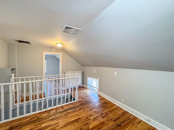 5th image of 1330 Chapel St APT 4