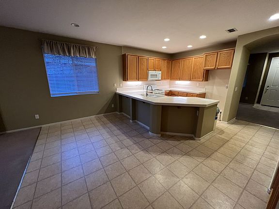 3rd image of 1560 Coit Pl