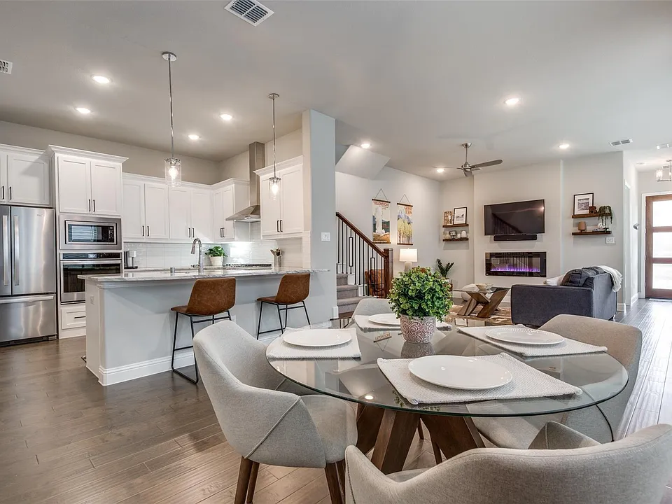 4211 Curtiss Dr