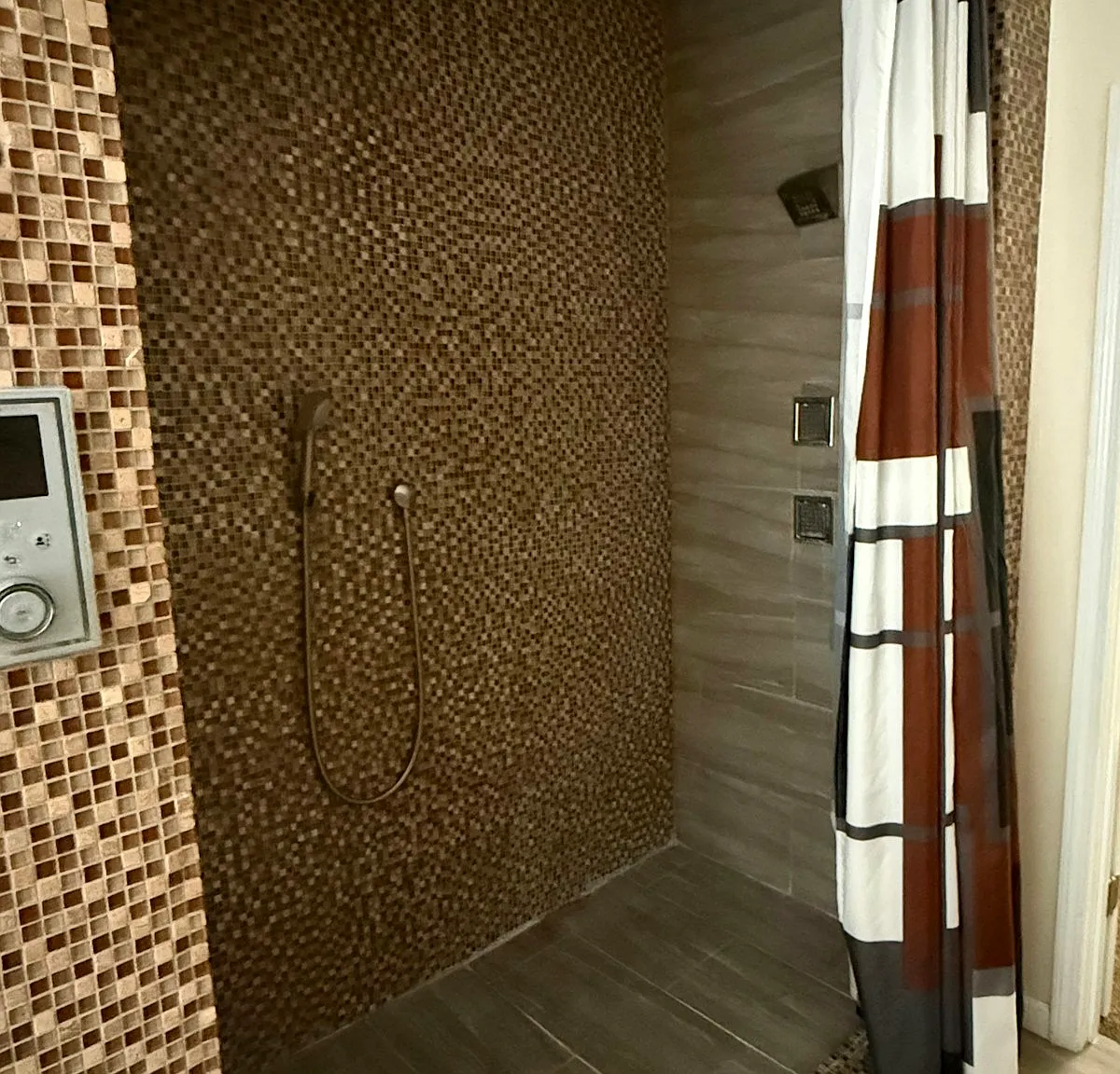 7 Melody Drive — Photo 2