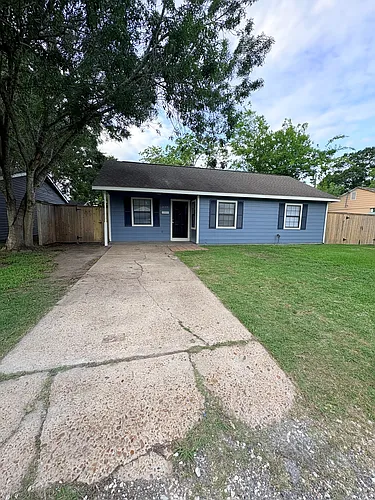 2105 Kingsdale Dr Photo 1