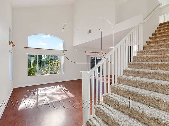4th image of 23870 Buttercup Dr