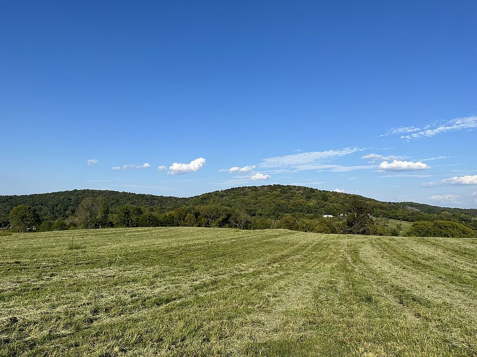 1st image of 10 Opossum Hollow Rd