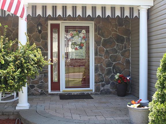 4th image of 272 Novello Dr