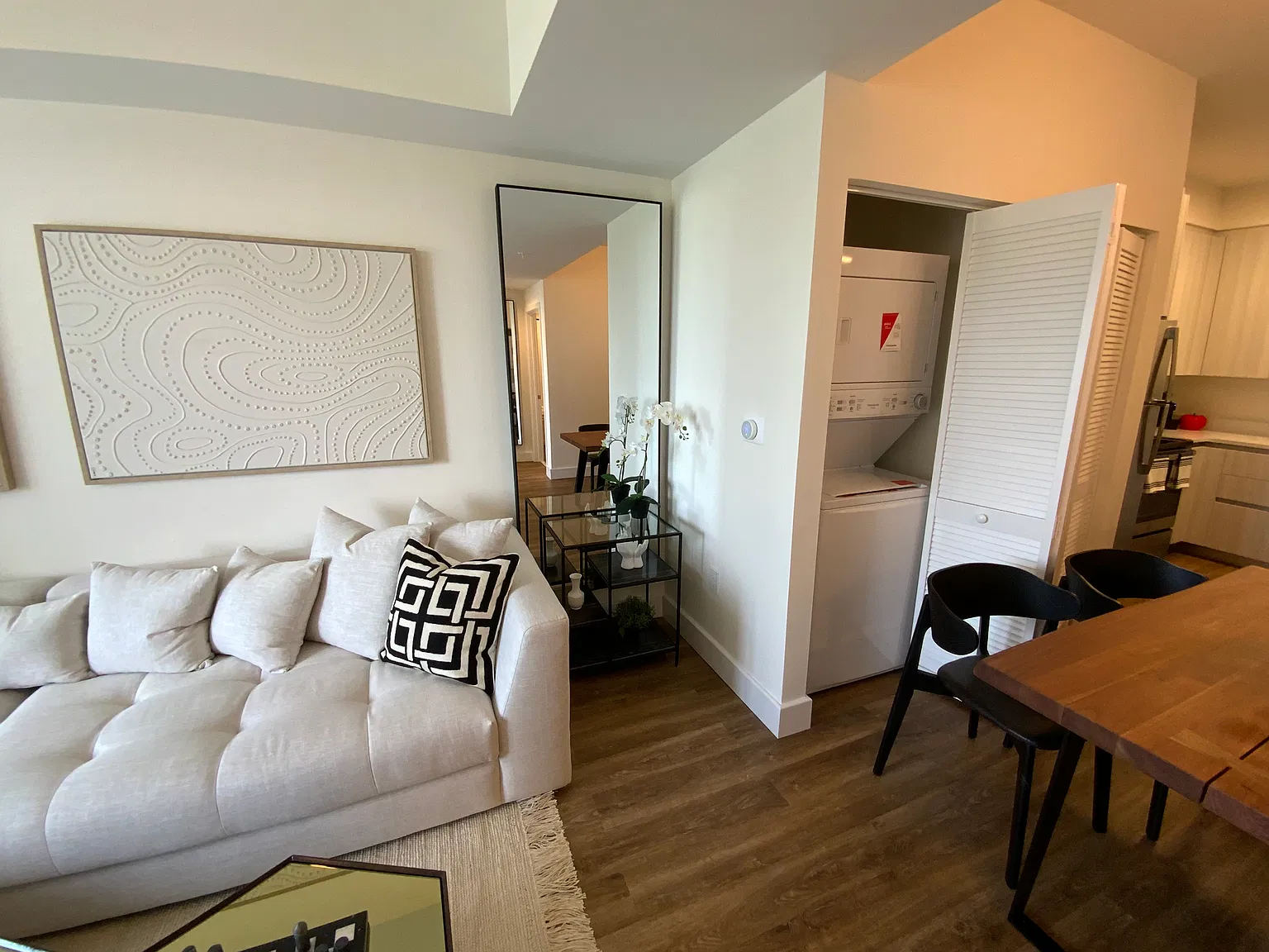 1 bed, 750 sqft, $2,075 — Photo 4
