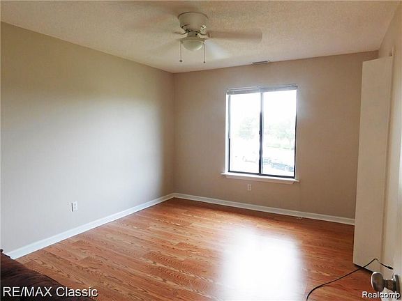 5th image of 15034 Island Dr #61