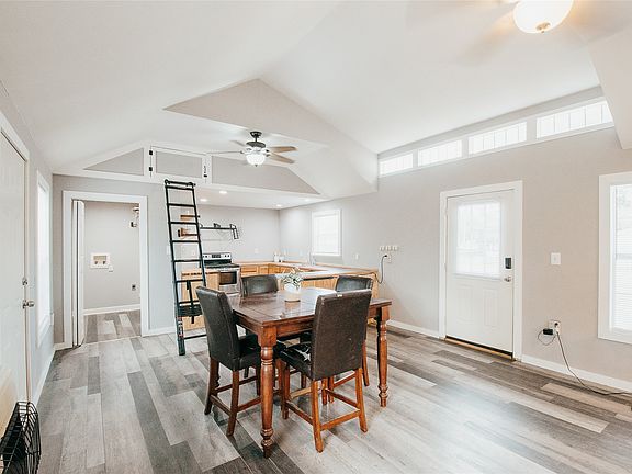 3rd image of 420 King St