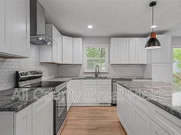 5th image of 1917 E Stratford Rd