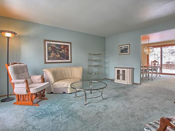 3rd image of 15 Crestwood Dr