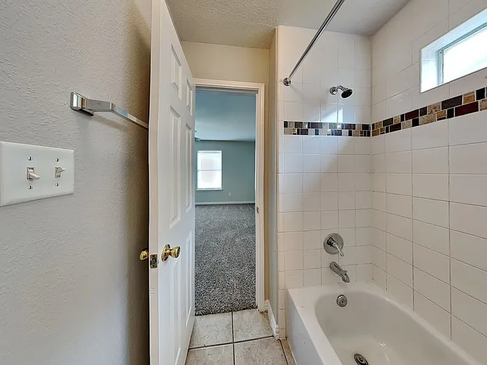 2208 Rodney Ln — Photo 12