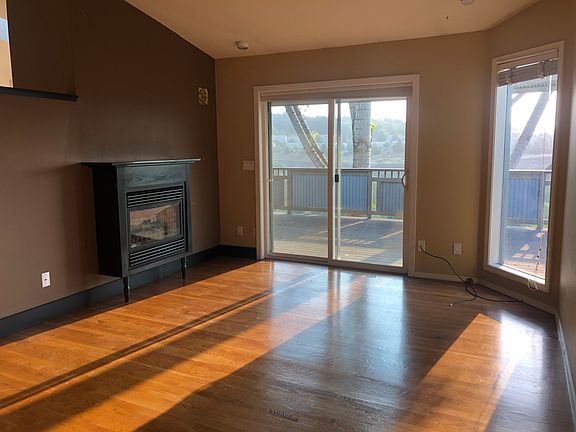 2nd image of 1000 SE Sunnymead Way