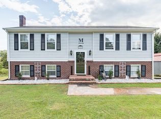 212 Nottaway Dr, Madison Heights, VA 24572
