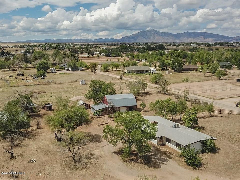 1st image of 205 Heidi Ln