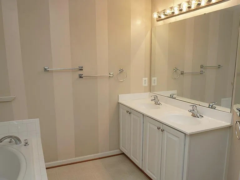 1469 Fawn Hollow Ln — Photo 9