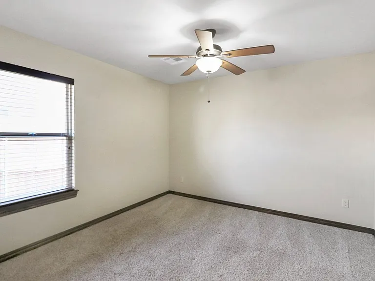18401 Haslemere Ln — Photo 9