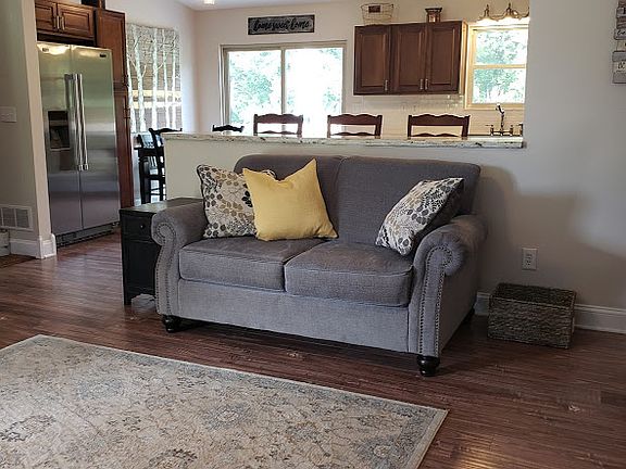 5th image of 118 Pineview Dr