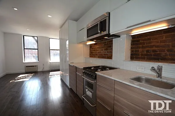 Rented by J Misrahi Realty Corp | media 28