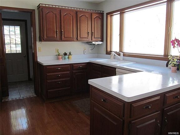 2nd image of 8865 Woodside Dr