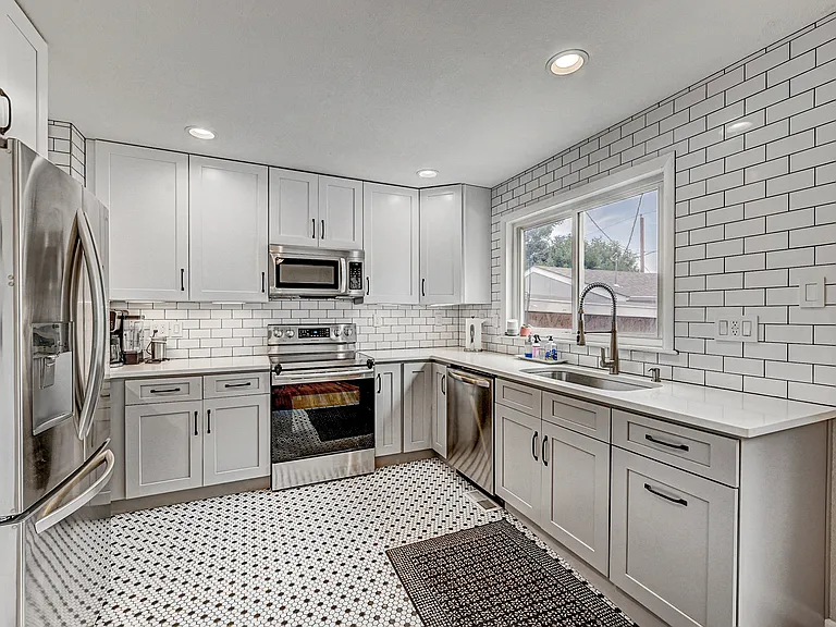 6260 Teller St — Photo 4