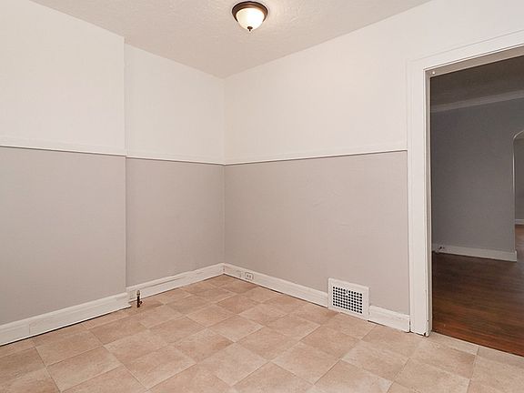 4th image of 2516-2518 Marvin Ave