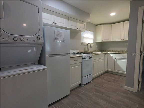 3rd image of 1033 Cumberland St APT 3