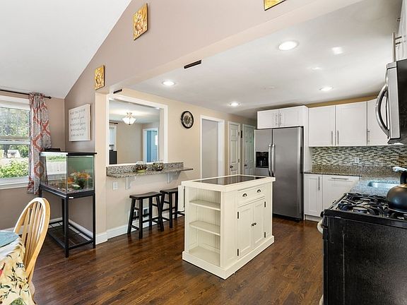 3rd image of 108 Essex St