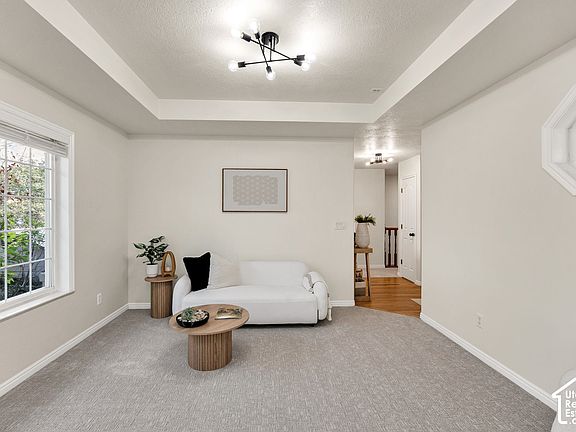 5th image of 1575 Sumac Dr
