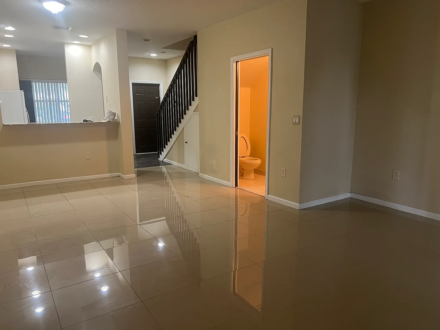 2 bed, 2.5 bath, 1300 sqft, $2,290 — Photo 2
